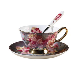 Bộ ấm chén bằng gốm sứ cao cấp.