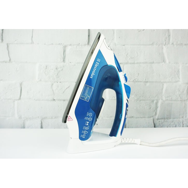 Bàn là/bàn ủi hơi nước Electrolux ESI525