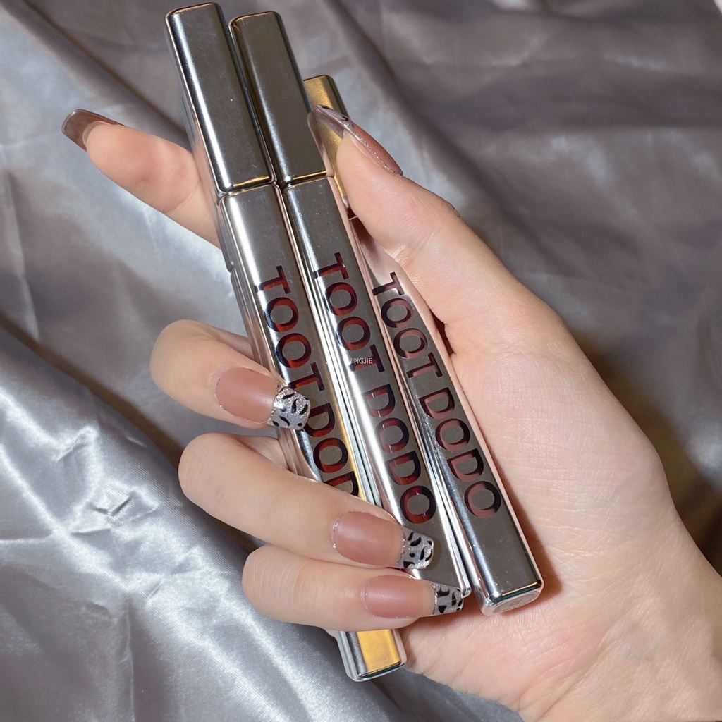 Son bóng dưỡng ẩm chống nước lâu trôi tiện dụng