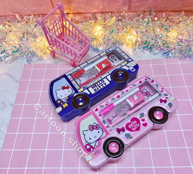 Hộp bút thiếc xe bus hellokitty kèm dụng cụ học tập