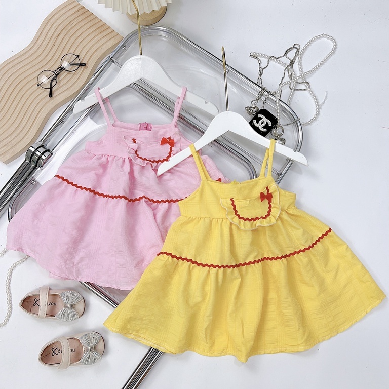 Váy 2 dây bé gái có đính túi trước ngực dễ thương cho bé