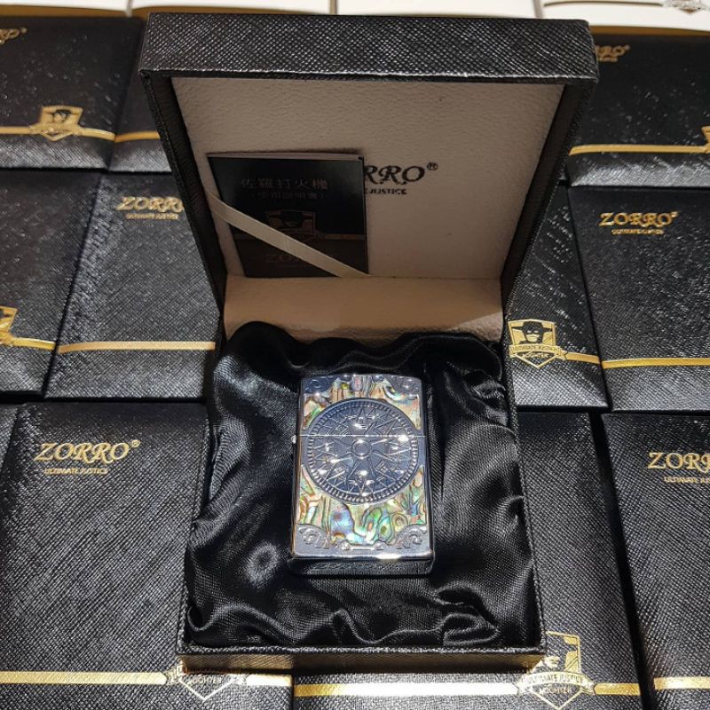 Bật Vỏ Zippo Zorro khảm trai mạ Platinum