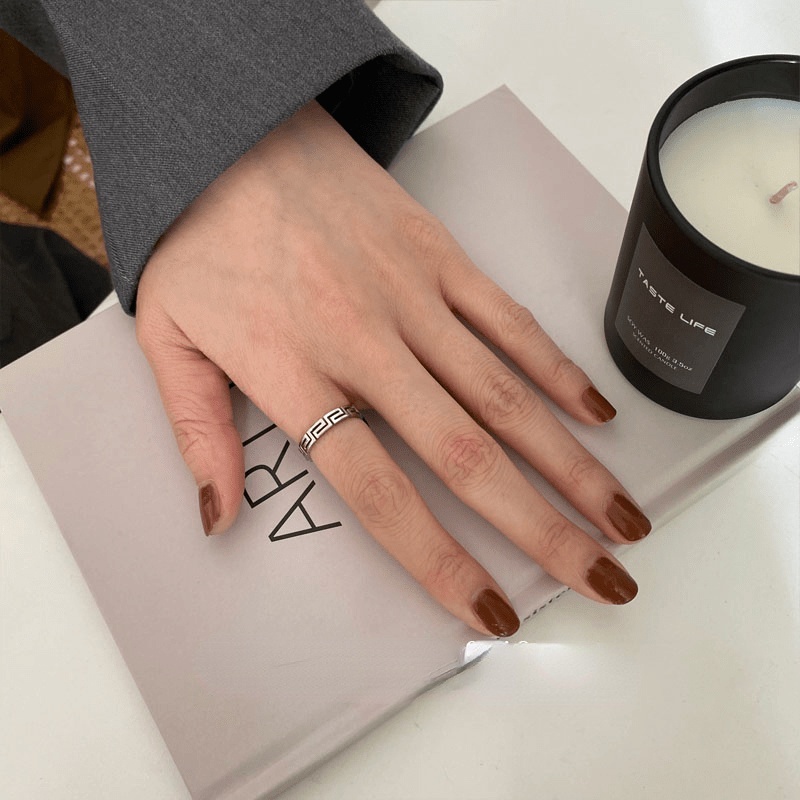 Nhẫn thép titan màu bạc họa tiết hình học đơn giản