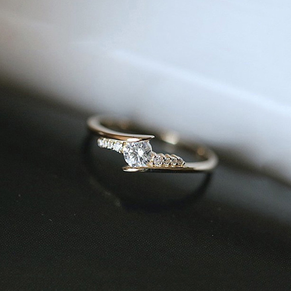 Nhẫn Đính Hôn Bằng Thép Titan Mạ Vàng Đính Đá Zircon Thời Trang Dành Cho Nữ