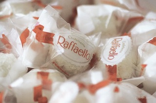 Kẹo dừa raffaello 150g Nga
