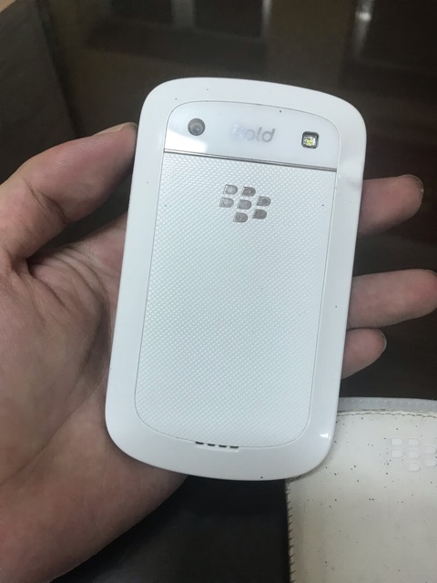 Điện thoại Blackberry 9900 trắng