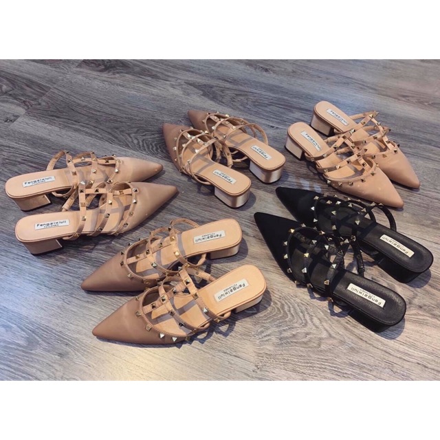 Sục valentino đinh mũi nhọn 2 màu đen nude gót vuông bệt