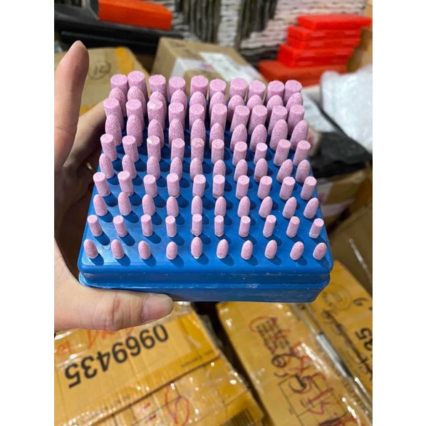 BỘ ĐÁ MÀI KHẮC, ĐÁNH BÓNG 100 CHI TIẾT TRỤC 3MM - ĐẦU MÀI HÌNH TRỤ VÀ NÓN 4 - 10MM - CÓ HỘP ĐỰNG NHƯ HÌNH