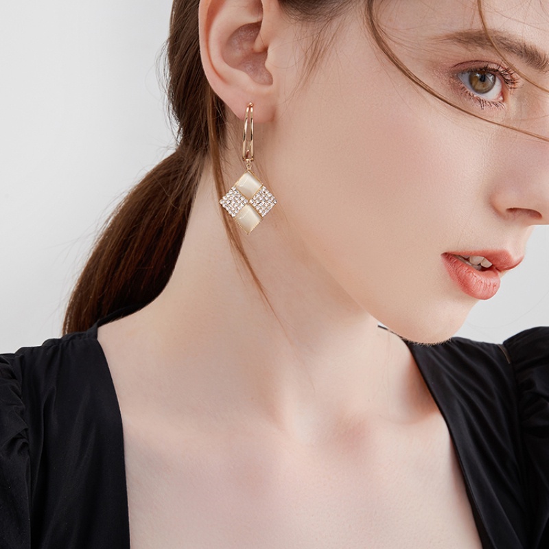 Đôi Bông Tai Hình Vuông Đính Đá Thời Trang Dễ Phối Đồ