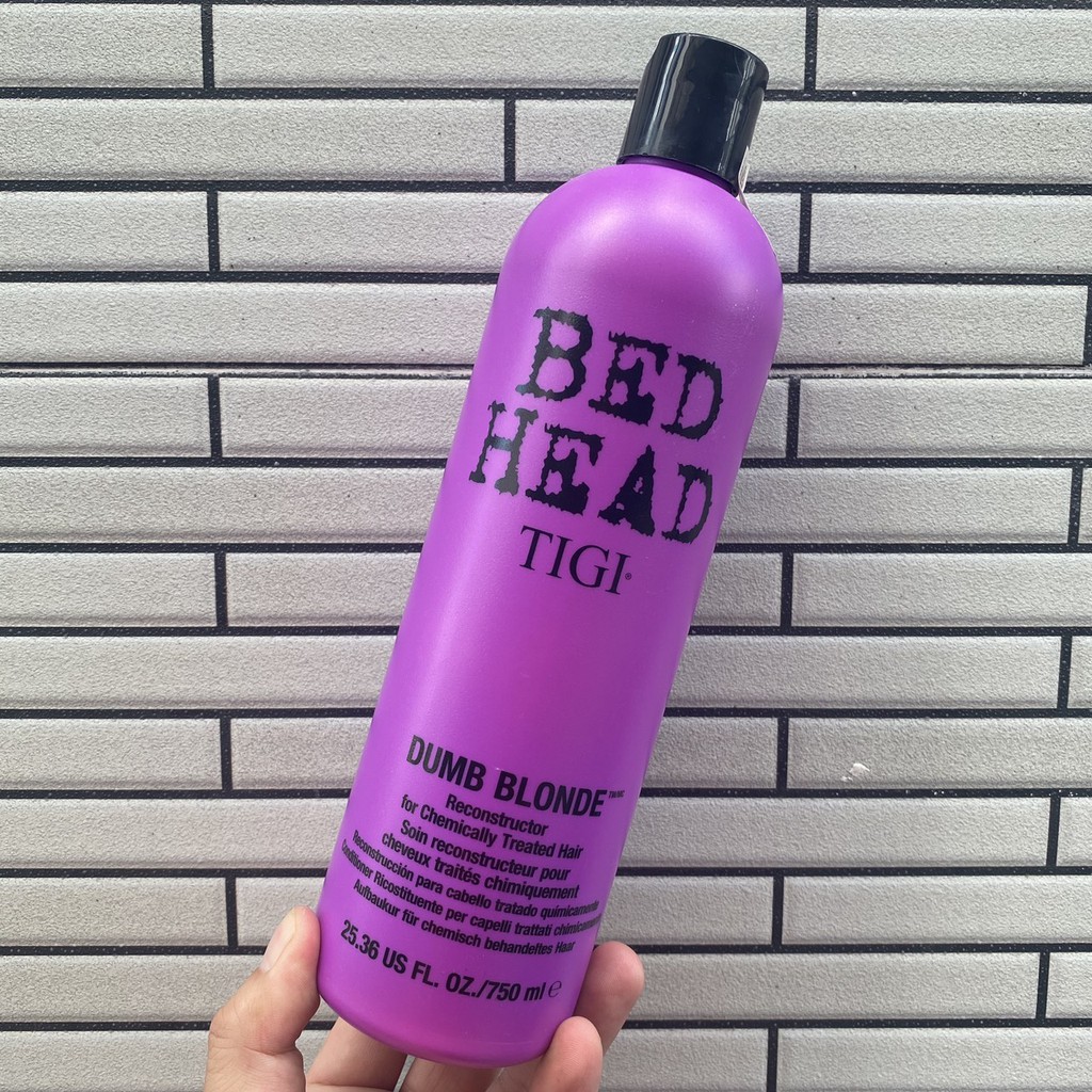 Dầu xả tái tạo dành cho tóc nhuộm tông lạnh Tigi Bed Head Dumb Blonde Restoring Conditioner 970ml