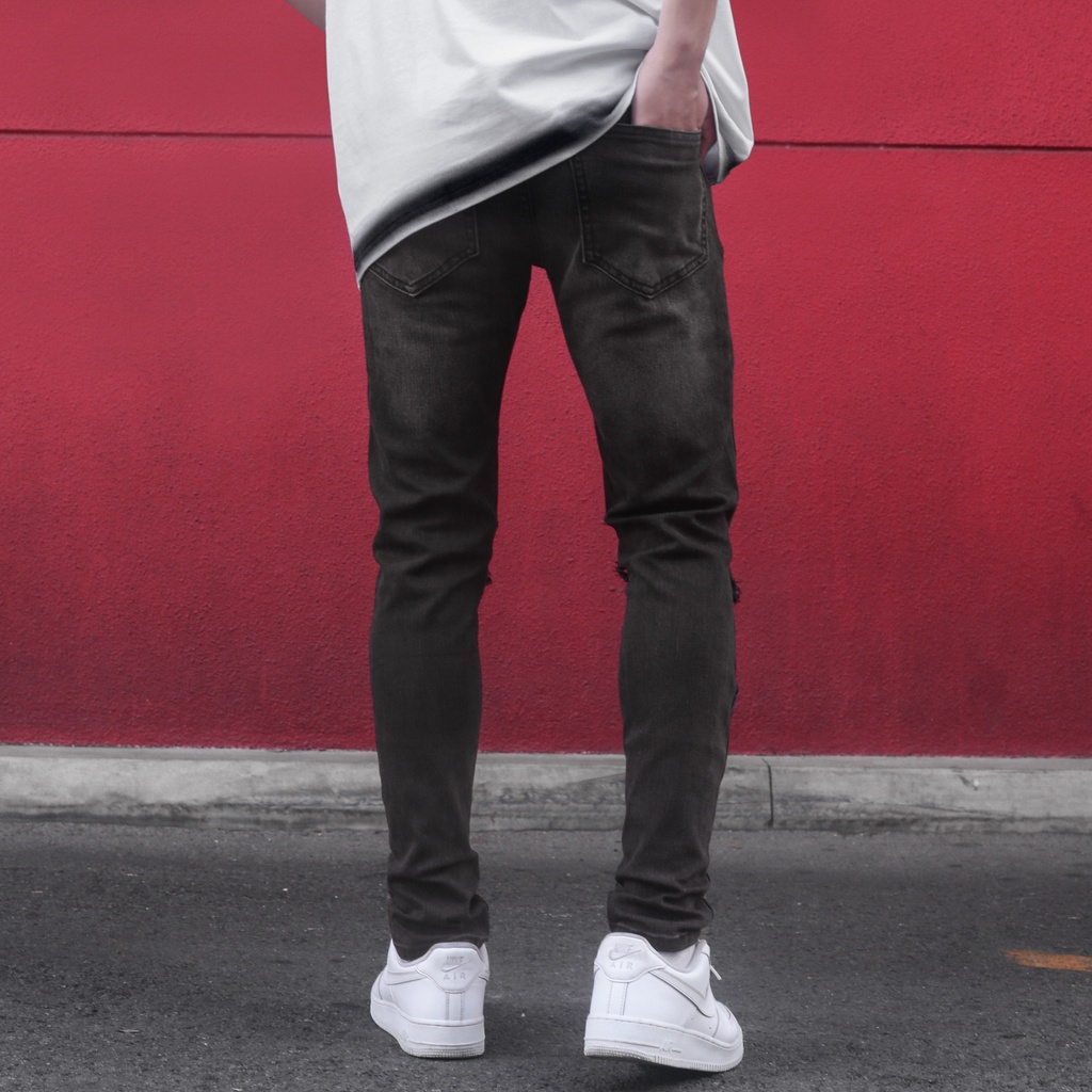 Quần Jean Nam Màu Xám Rách Gối Thêu Chữ First Blood Màu Trắng Chất Liệu Cotton Co Giãn Ống Ôm Form Skinny