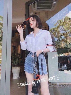 Áo sơ mi trắng viền kẻ