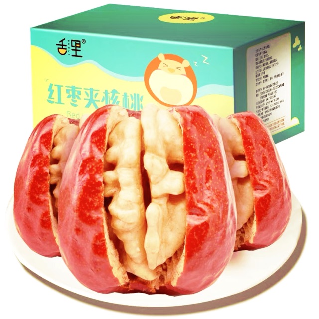 Táo đỏ kẹp óc chó 1kg/thùng