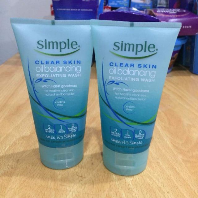 Sữa rửa mặt tẩy tế bào chết Simple Clear Skin Oil Balancing Exfoliating Wash