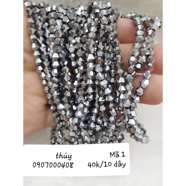 Hạt pha lê kết áo