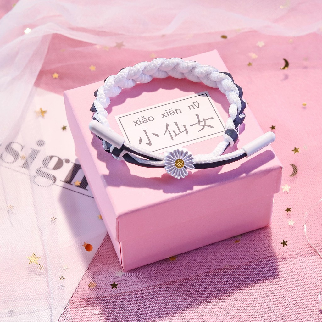 [Mã FAMAYFA giảm 10K đơn 50K] Vòng tay nữ dây bện hoa cúc HC402 cực hot, nhiều màu dể dàng phối đồ, phong cách cá tính | BigBuy360 - bigbuy360.vn