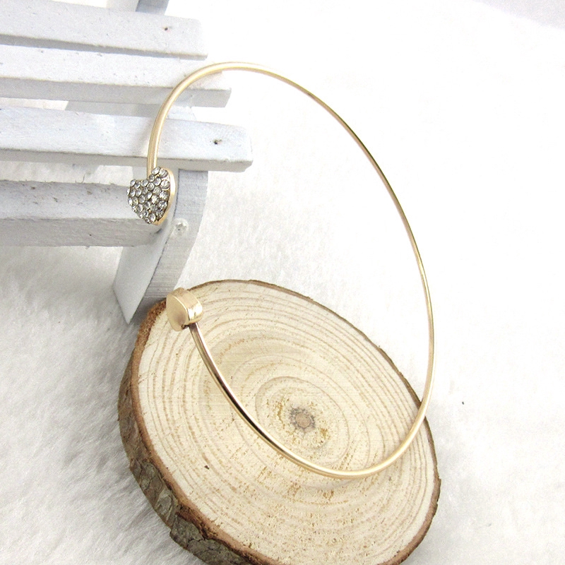 Vòng tay hợp kim đính đá hình tim xinh xắn