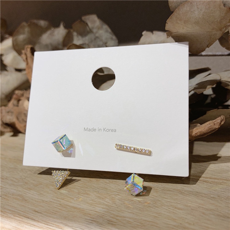 Bông Tai Hình Tam Giác Đính Đá Lấp Lánh Phong Cách Hàn Quốc