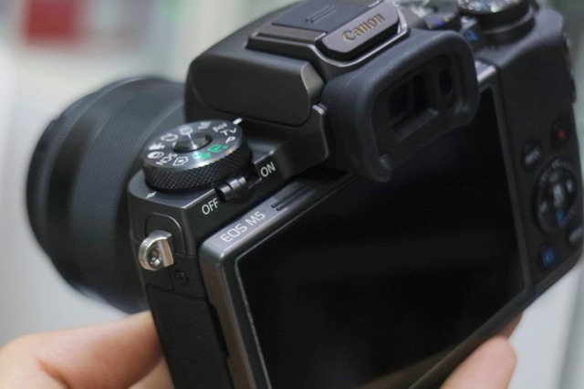 Máy ảnh Canon M5 cũ kèm lens 18-55 STM
