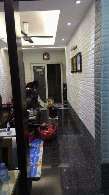 xốp dán tường màu trắng sữa dày 5mm kích thước 70cm x 77cm cam kết hàng dày 5mm | BigBuy360 - bigbuy360.vn