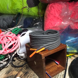 Dây giày xám đậm tròn, tips bọc kim loại