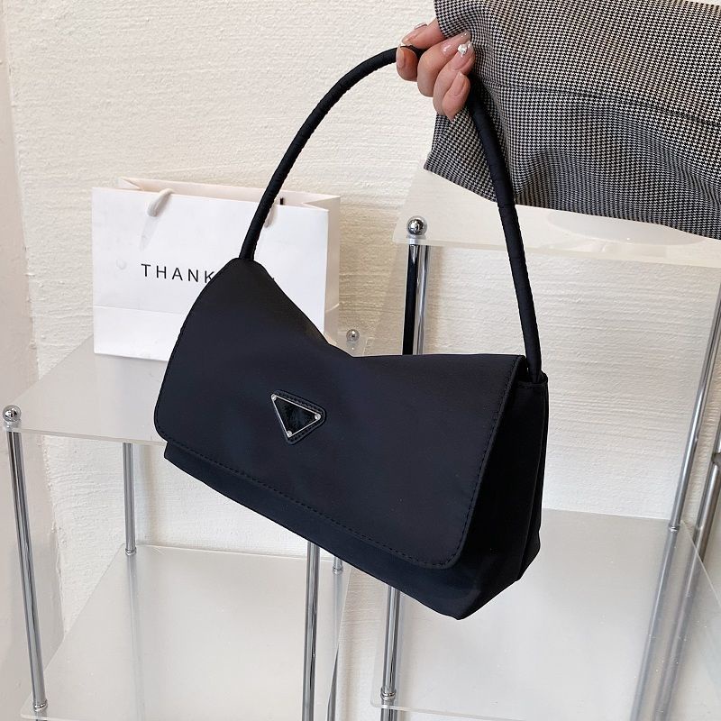 Túi xách nữ đeo vai cỡ lớn khóa kim loại hình tam giác vải oxford