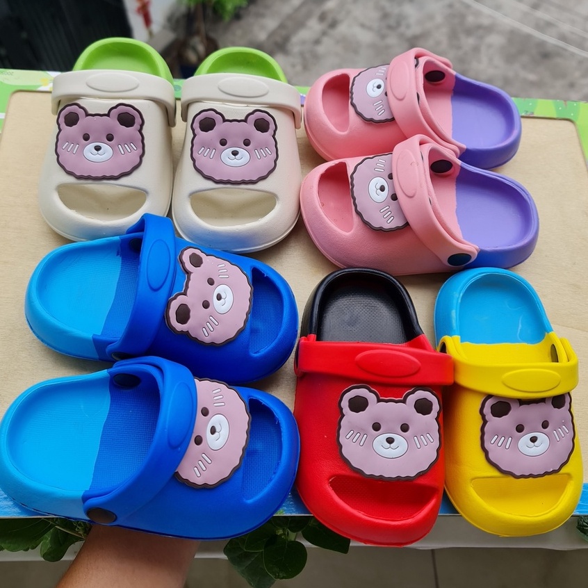 Dép bánh mì có quai cho bé trai bé gái gắn hình gấu đế 2 màu