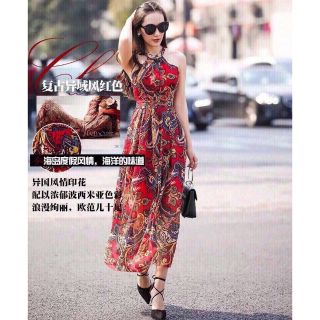 Đầm maxi họa tiết đỏ