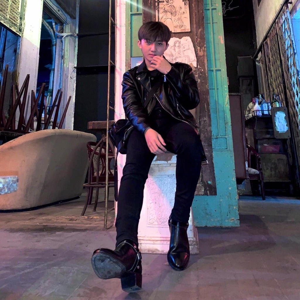 Quần jeans đen trơn dáng ôm , co dãn , không phai màu J01