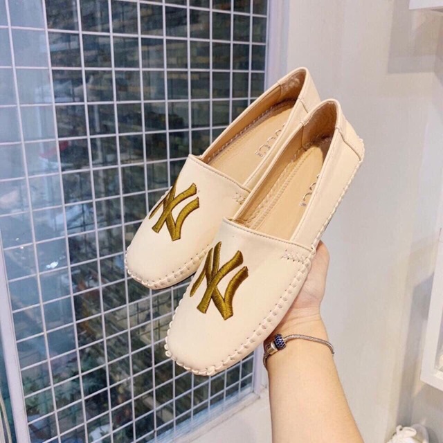 Giày slip on NY da mịn mềm mũi vuông | BigBuy360 - bigbuy360.vn