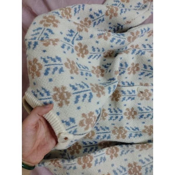 Áo len cardigan cài cúc hoạ tiết hoa lá dày dặn phong cách vintage
