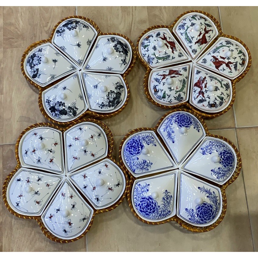 Khay mứt tết, hộp đựng bánh kẹo tết bằng gốm sứ Vẽ tay kèm đế Mây tre đan có nắp đậy