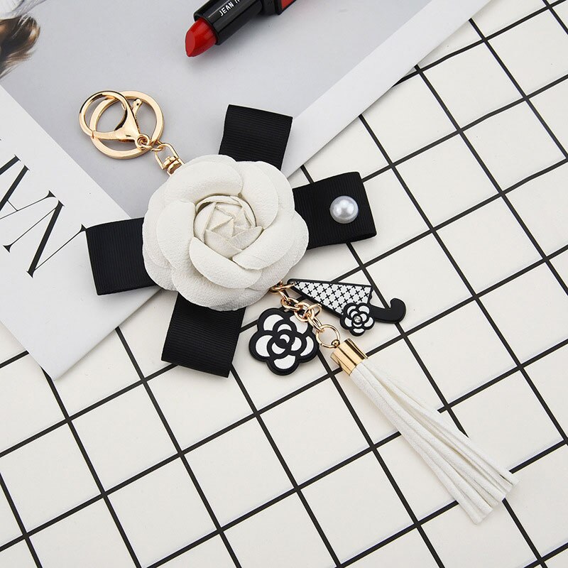 Móc Khóa Hình Cây Dù Và Hoa Trà Bằng Da Thật Màu Đen Sang Trọng