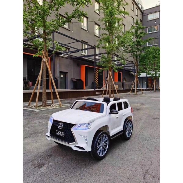 Ô tô điện trẻ em LX570