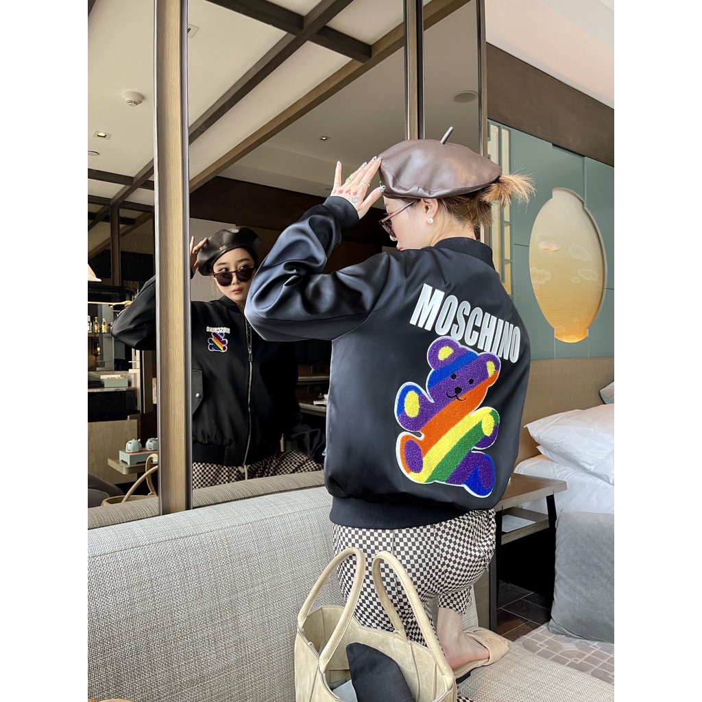Áo khoác bomber nữ thời trang cao cấp Moschino logo thêu gấu phối màu bắt mắt