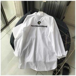 Áo sơ mi thêu hoa cúc
