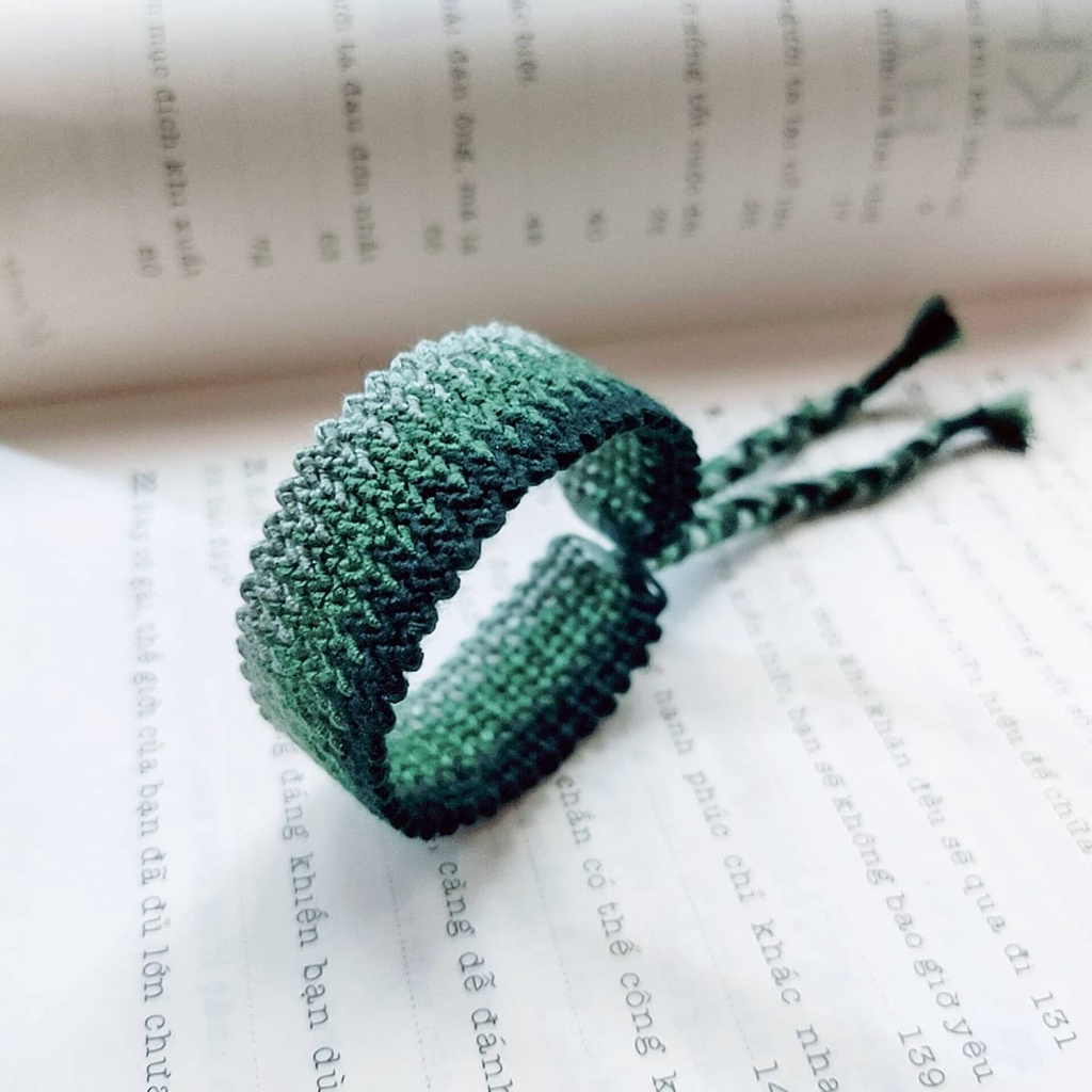 Vòng tay handmade tông màu xanh lá cây A07