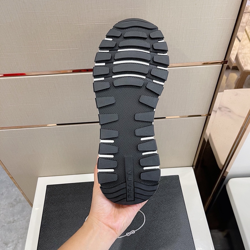 Giày thể thao nam cao cấp da thật PRADA thiết kế hiện đại, nhẹ với lớp lưới thoáng khí mang đến sự thoải mái