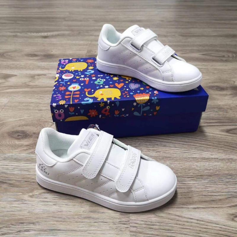 Giày xuất cho bé