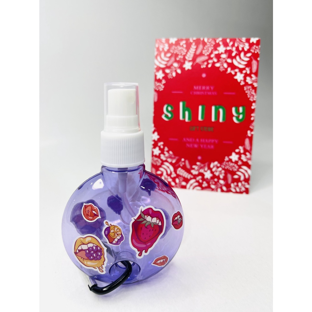 BÌNH XỊT HÌNH TRÒN 50ml KÈM TẤM DÁN HÌNH MÔI VÀ MÓC TREO ( hoặc dây bi treo ) TIỆN DỤNG - ĐA NĂNG (DIY)