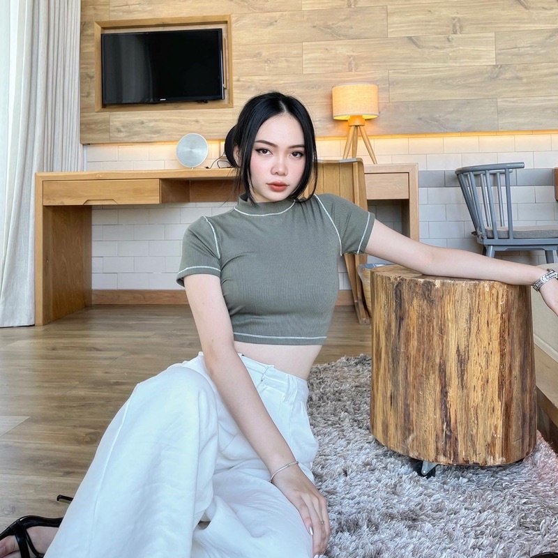 “ERI CROP” Áo croptop basic, chất vải thun gân dày dặn, phối màu xanh rêu và trắng trẻ trung năng động siu tôn body
