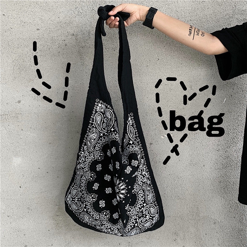 Túi canvas đeo vai họa tiết hoa điều phong cách hiphop