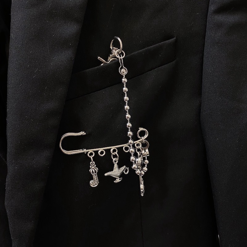 Ghim Cài Áo Hình Đèn Thần Kỳ 22189 Thời Trang Cá Tính Dành Cho Nam Nữ