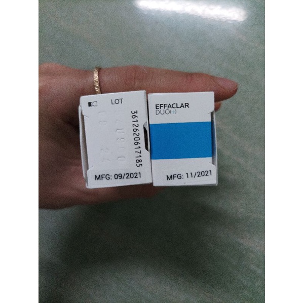 Kem giảm mụn, ngừa thâm và thông thoáng lỗ chân lông La Roche Posay Effaclar Duo+ 15ml