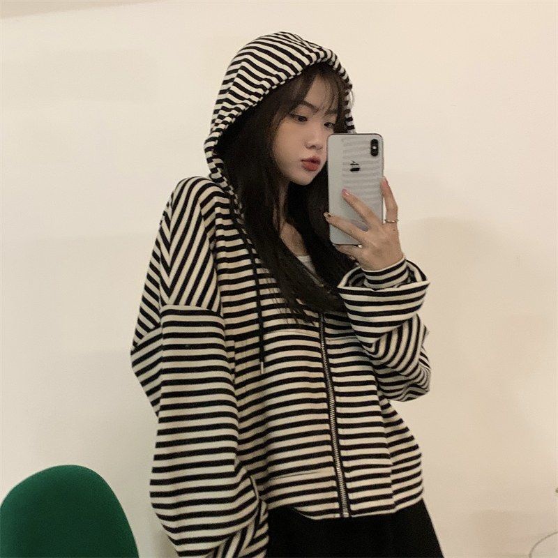 Áo khoác croptop IELGY dài tay có mũ họa tiết kẻ sọc ngang dáng rộng thời trang Hàn Quốc