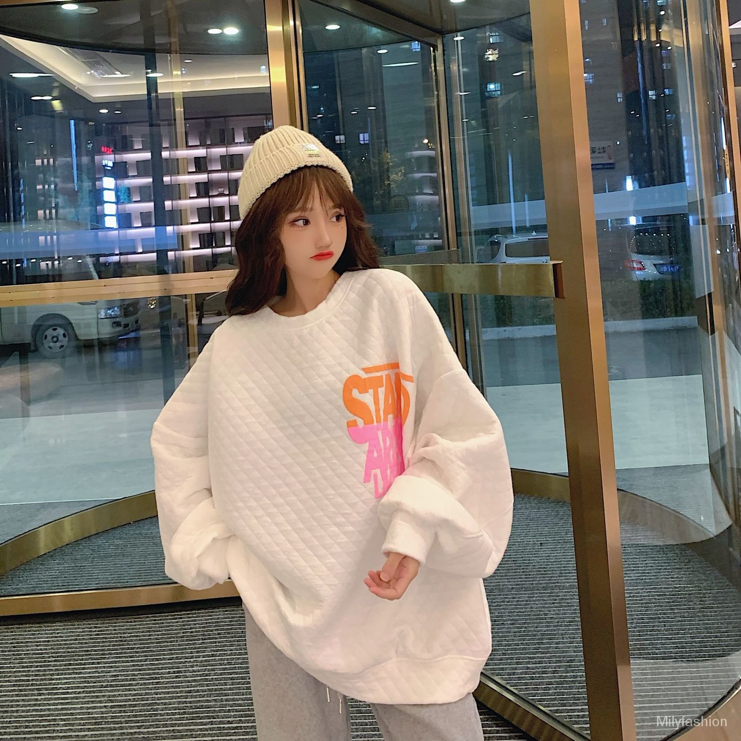 Áo Sweater Nữ Cổ Tròn Dài Trung Bình In Chữ Khối Màu Mới | BigBuy360 - bigbuy360.vn