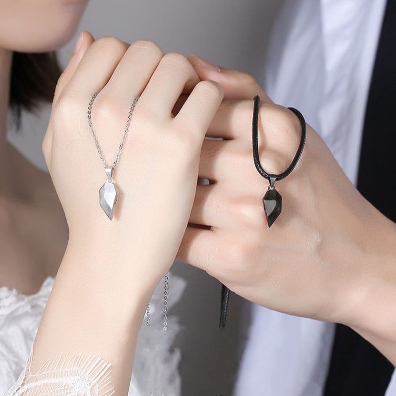 Set 2 Vòng cổ Nam Châm Hình Trái Tim Đôi Cánh Thiên Thần Sáng Tạo Lãng Mạn Cho Cặp Đôi