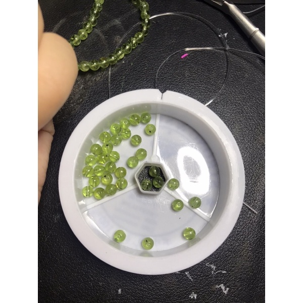 Hạt lẻ đá thanh tẩy mài tròn xỏ lỗ Peridot xanh đẹp là HandMade , DIY, thanh tẩy Tarot