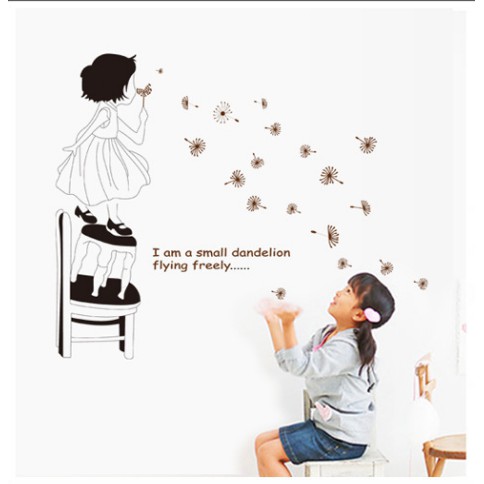 Decal trang trí tường Bé Gái đang cảm xúc cùng hoa Bồ Công Anh