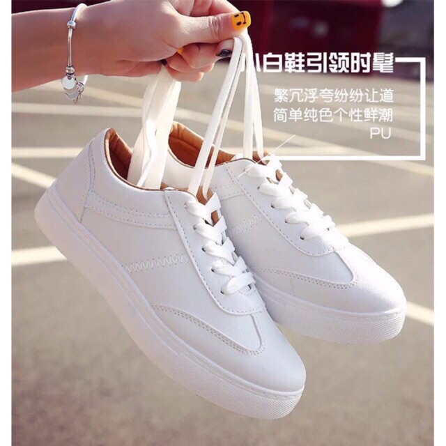 BIG SALE - Combo giày sneaker trắng và 5 đôi tất